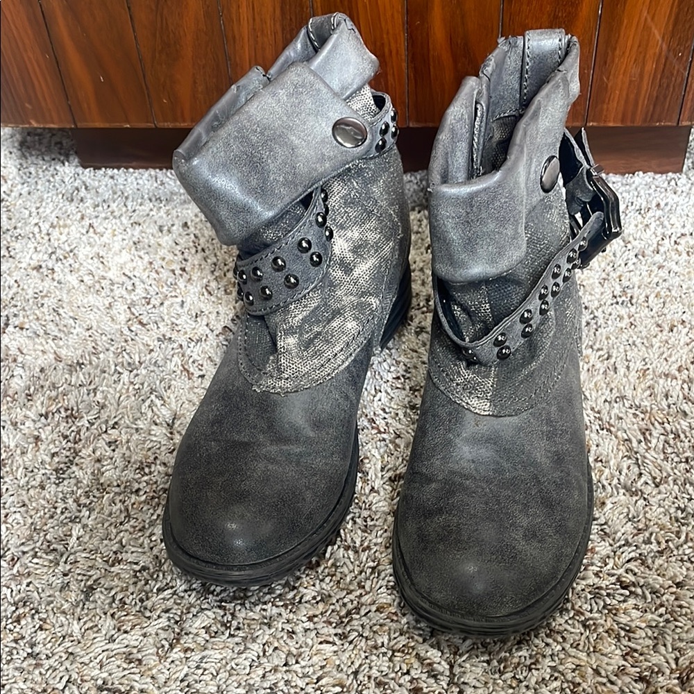 Edgy Gray Ankle Boots with Stud Accents